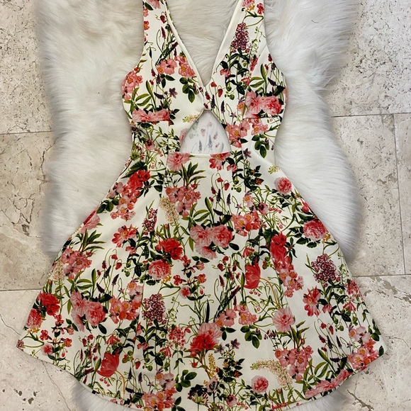 Floral Skater Dress Size Small - Picture 2 of 4
